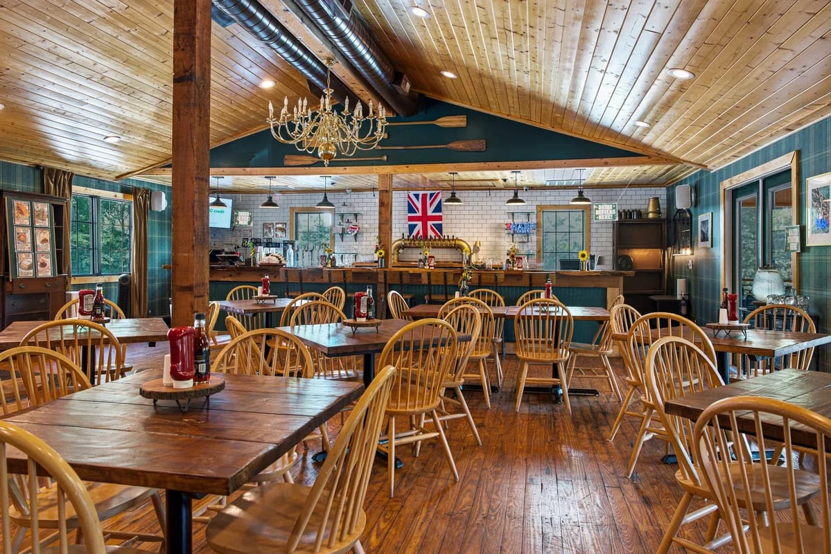 The Oxbow dining room